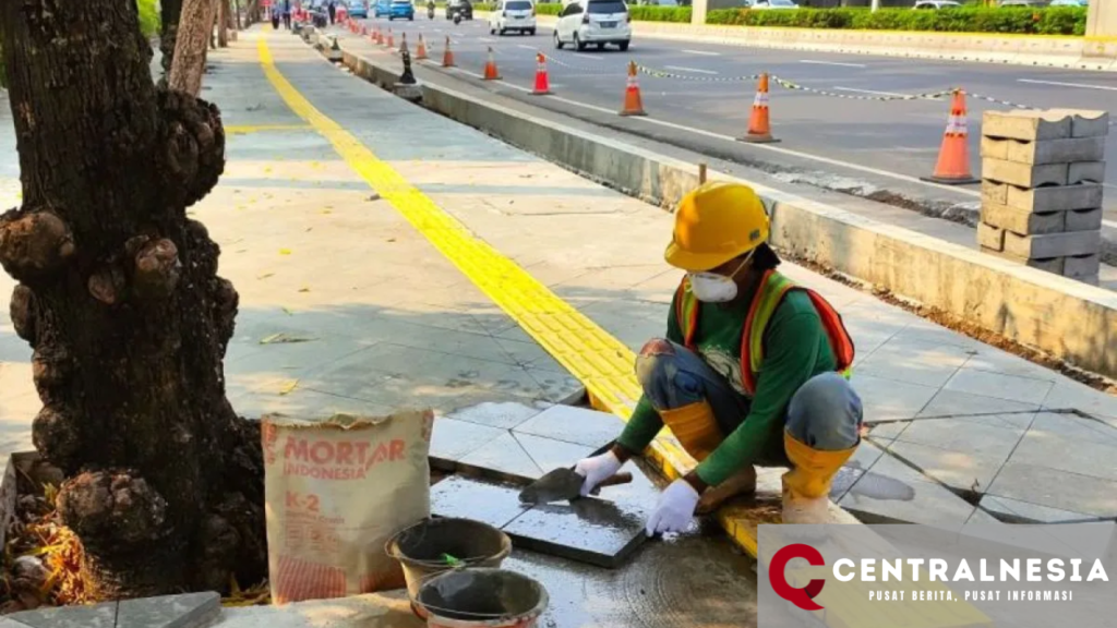 Semen Indonesia Bersama Pemprov DKI Jakarta Lakukan Revitalisasi Trotoar